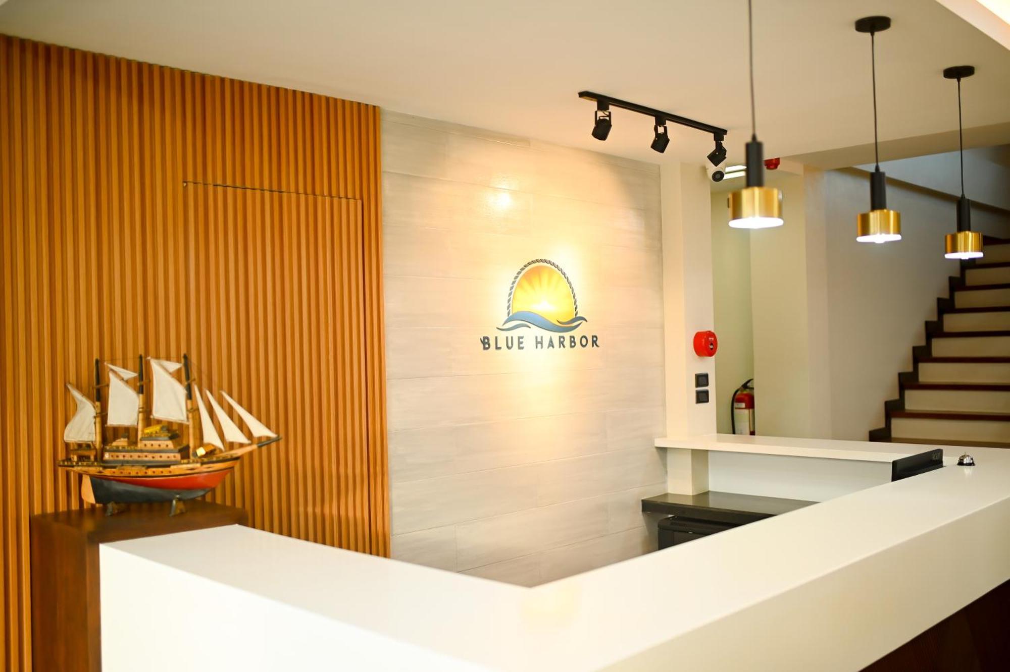 Blue Harbor Hotel Calapan Kültér fotó