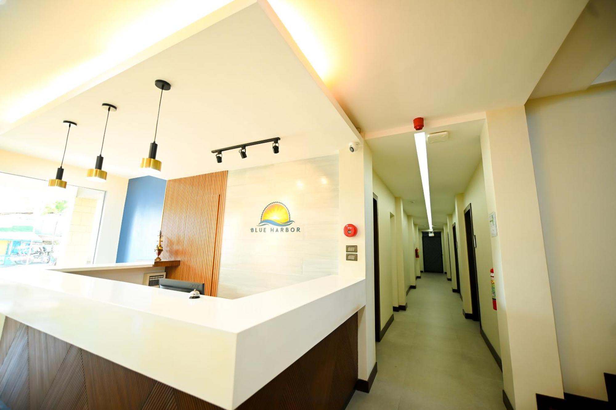 Blue Harbor Hotel Calapan Kültér fotó