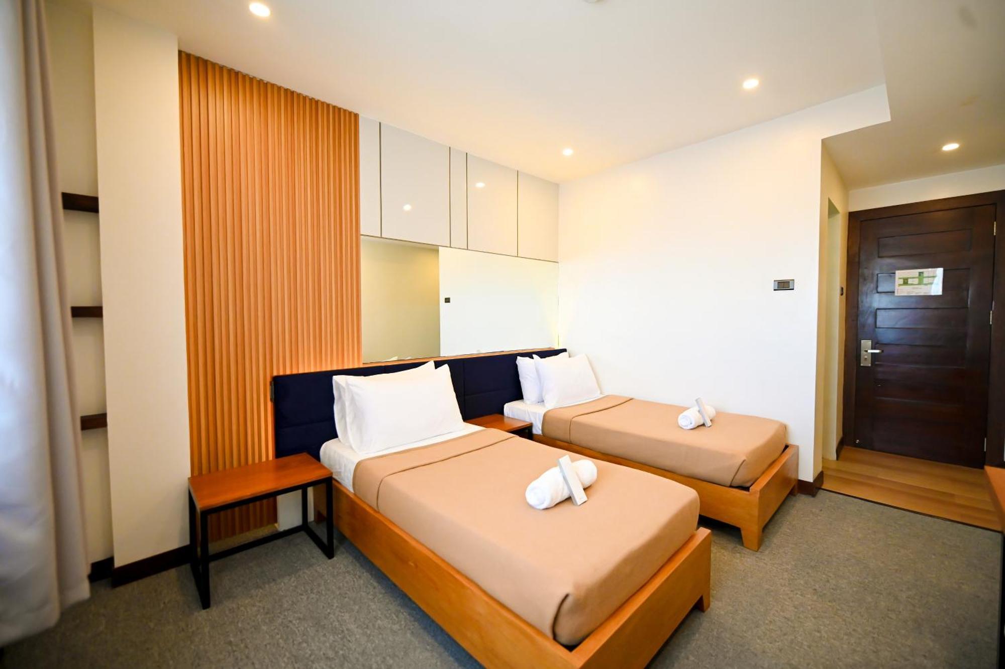 Blue Harbor Hotel Calapan Kültér fotó